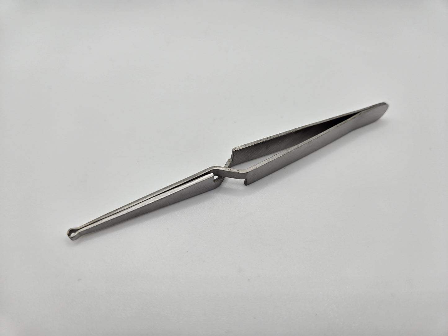 Cross Lock Pinning Tweezers